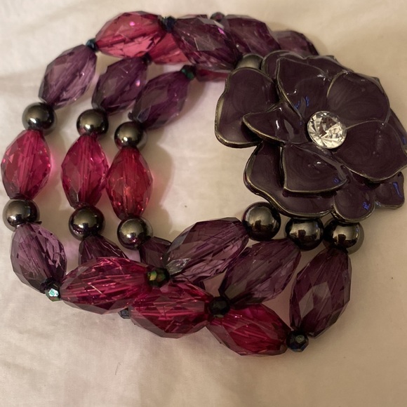 PURPLE FLOWER STATEMENT BRACELET ENAML LUCITE BEADED THREE STRAND - Picture 2 of 5